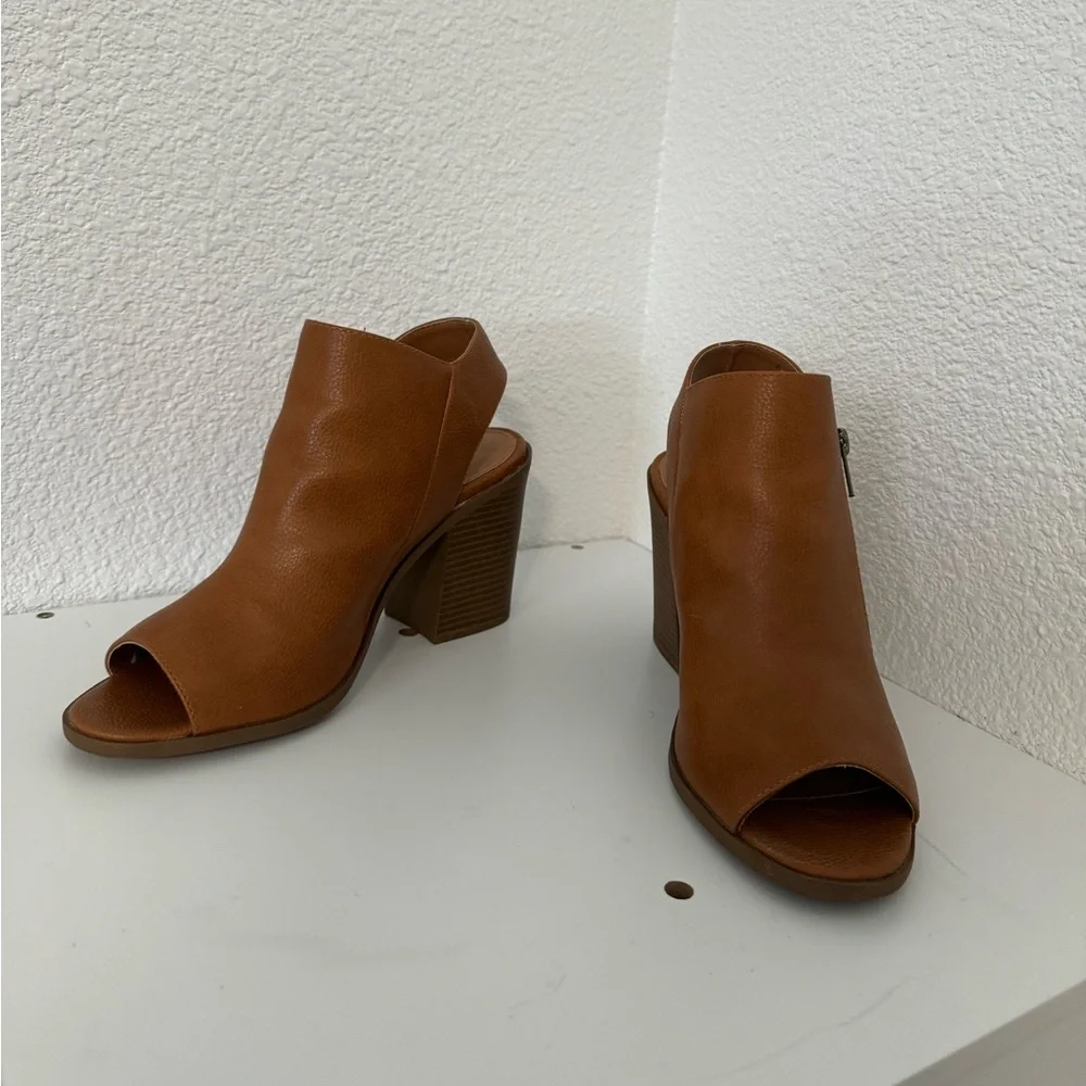 Open toe booties - Picture 2 of 5